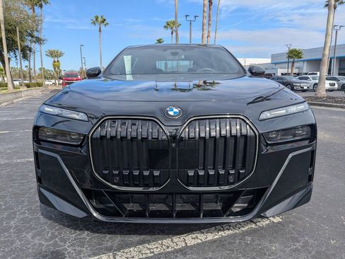 Used 2025 BMW 760i xDrive w/ Executive Package image 9