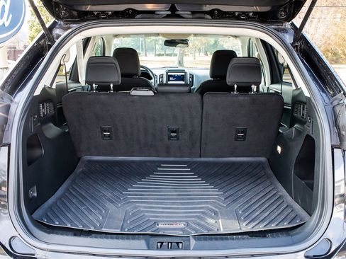 Used 2022 Ford Edge SE w/ Black Appearance Package image 21