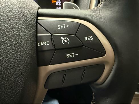 Used 2017 Jeep Grand Cherokee Limited w/ Luxury Group II AWD/4WD image 13