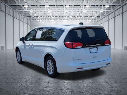 Used 2023 Chrysler Voyager LX FWD image 3