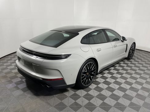 Used 2025 Porsche Panamera image 7