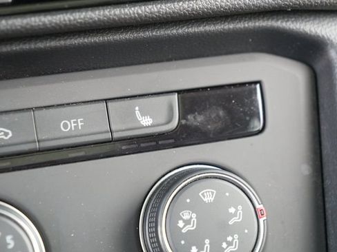 Certified 2022 Volkswagen Taos SE FWD image 31