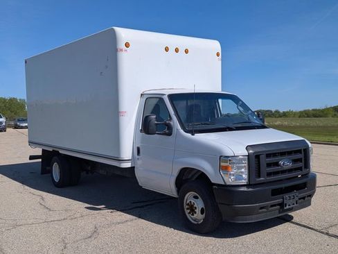 Used 2024 Ford E-450 and Econoline 450 Super Duty RWD image 2