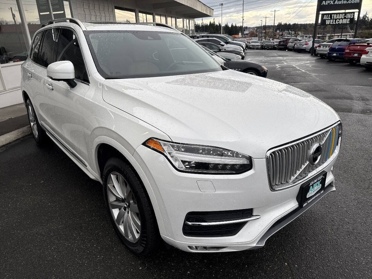 Used 2016 Volvo XC90 T6 Momentum w/ Momentum Plus Package AWD/4WD image 13