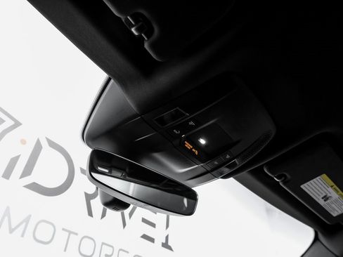 Used 2022 Porsche Taycan image 32