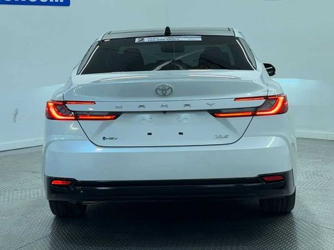 Used 2025 Toyota Camry XLE FWD image 7