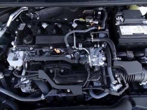 Used 2025 Toyota Corolla LE image 28