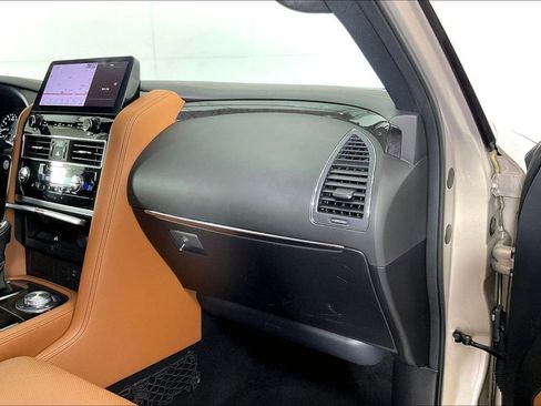 Used 2024 INFINITI QX80 Sensory AWD/4WD image 22