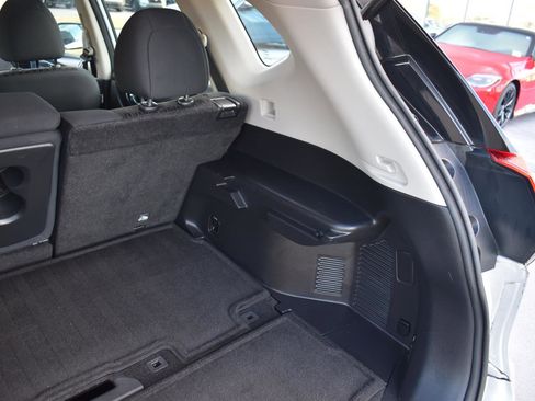 Used 2018 Nissan Rogue S image 44