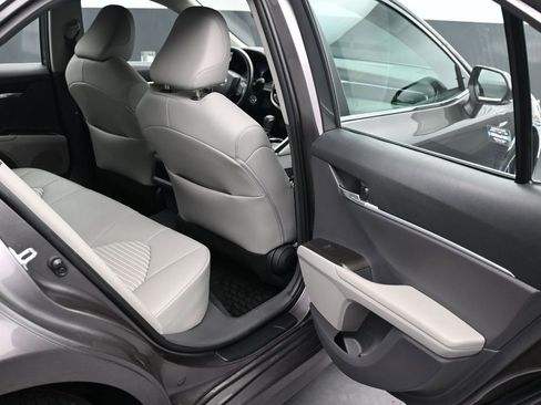 Used 2023 Toyota Camry SE image 11