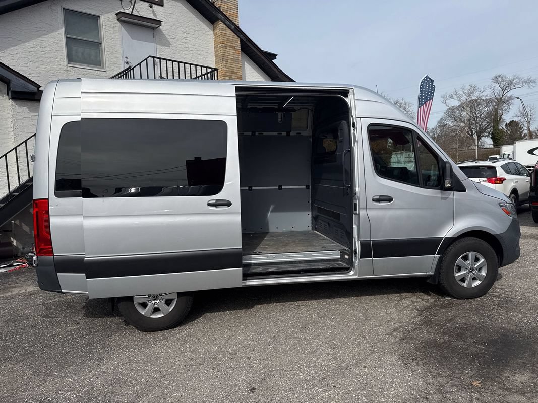 Used 2021 Mercedes-Benz Sprinter 2500 image 23