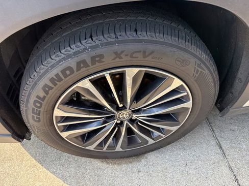 Used 2024 Toyota Grand Highlander AWD Hybrid image 2