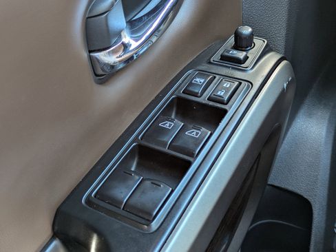 Certified 2024 Nissan Titan Platinum Reserve w/ Moonroof Package image 26