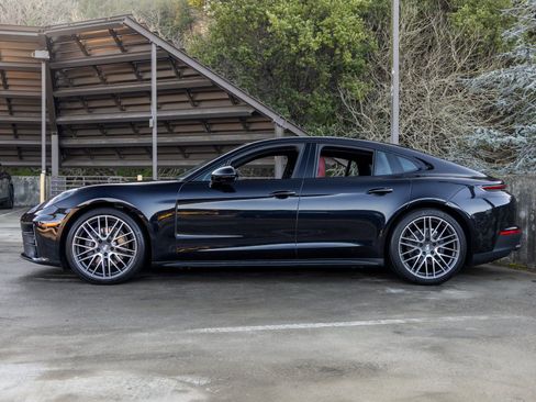 Certified 2024 Porsche Panamera image 2