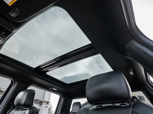 Used 2017 Ford F150 Raptor w/ Equipment Group 802A Luxury image 18