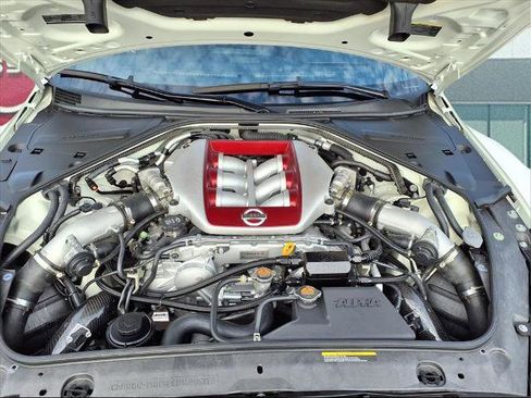 Certified 2021 Nissan GT-R Premium image 12