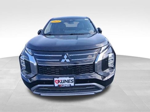 Used 2025 Mitsubishi Outlander SE image 11