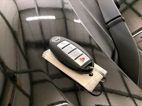 Used 2019 Nissan Leaf SV w/ SV Technology Package FWD image 9