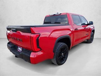 Used 2022 Toyota Tundra SR5 w/ SR5 Convenience Package AWD/4WD video 4