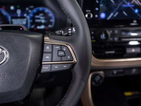 Used 2025 Toyota Grand Highlander AWD Hybrid image 41