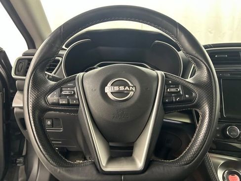 Used 2023 Nissan Maxima SL FWD image 11