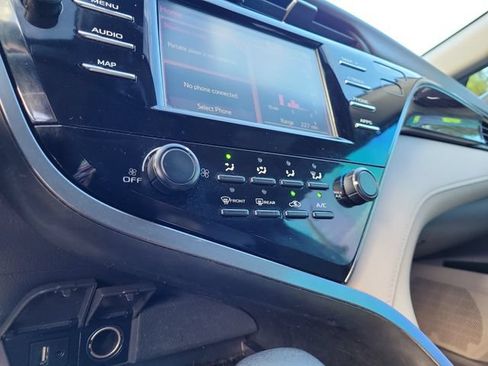 Used 2019 Toyota Camry LE FWD image 29