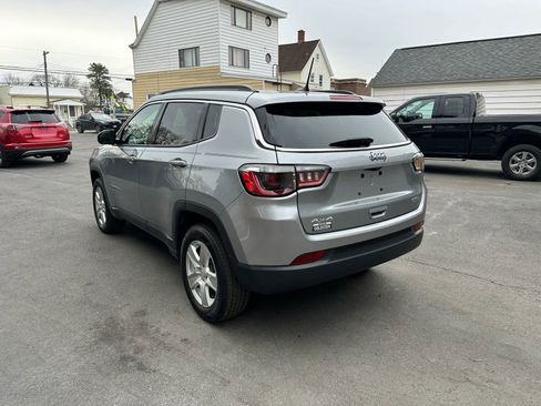 Used 2022 Jeep Compass Latitude AWD/4WD image 4