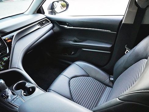 Used 2024 Toyota Camry SE image 20