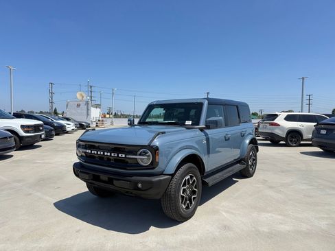 Used 2025 Ford Bronco Outer Banks AWD/4WD image 1