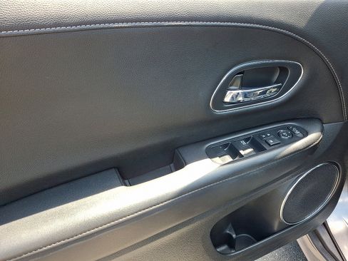 Used 2019 Honda HR-V Touring image 12