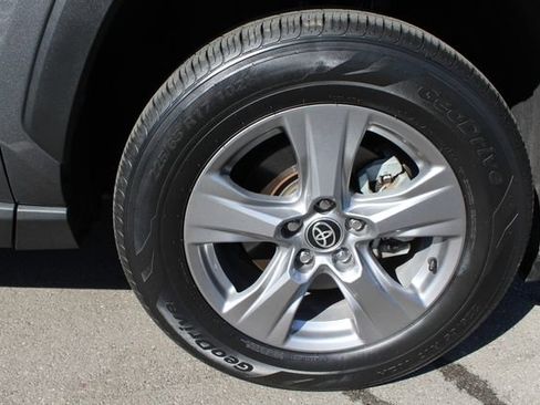 Certified 2022 Toyota RAV4 XLE FWD image 12