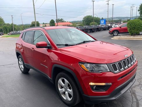 Used 2019 Jeep Compass Latitude w/ Popular Equipment Group AWD/4WD image 15