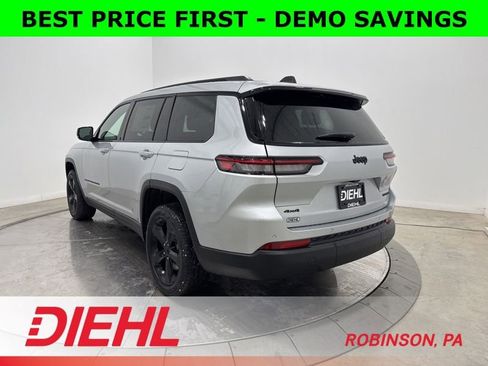 New 2025 Jeep Grand Cherokee L Limited w/ Black Appearance Package AWD/4WD image 5