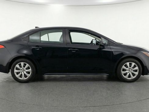 Used 2025 Toyota Corolla LE FWD image 11