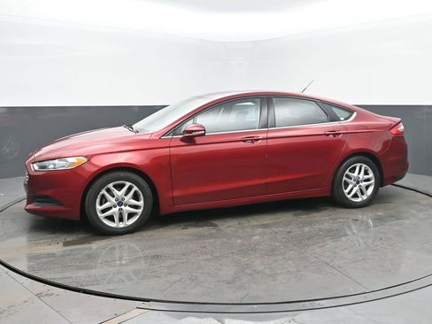 Used 2016 Ford Fusion SE image 2