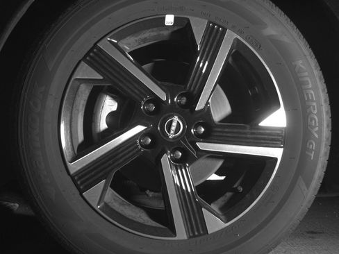 Used 2025 Nissan Sentra SV image 12