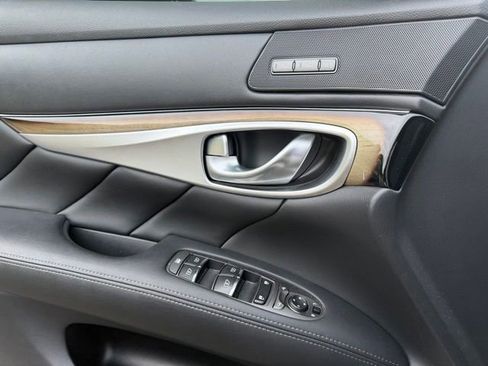 Used 2019 INFINITI Q70 L 3.7 AWD/4WD image 13