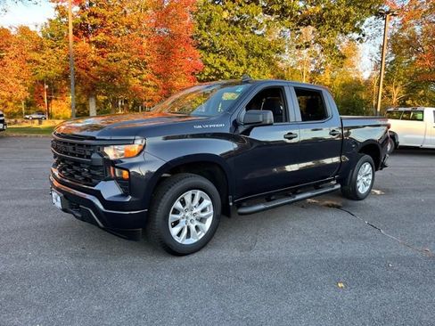 Used 2022 Chevrolet Silverado 1500 Custom image 2