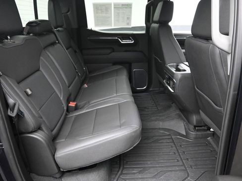 Used 2024 GMC Sierra 1500 SLT image 9