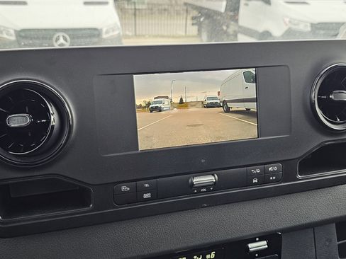 Used 2024 Mercedes-Benz Sprinter 4500 image 29