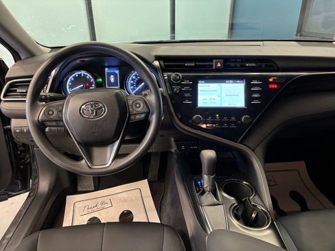 Used 2019 Toyota Camry LE w/ Convenience Package FWD image 9