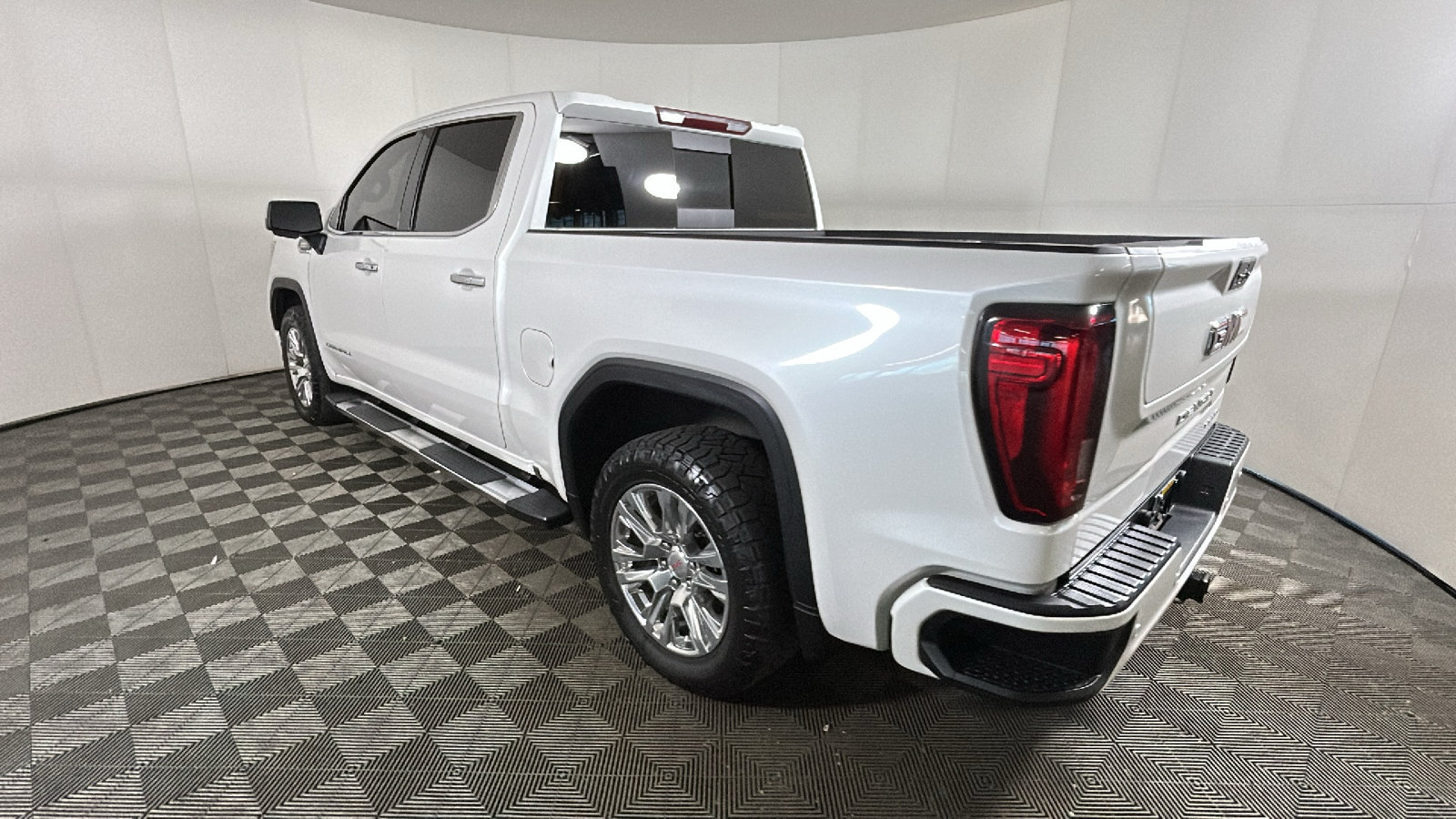 Used 2021 GMC Sierra 1500 Denali w/ Driver Alert Package II AWD/4WD image 5