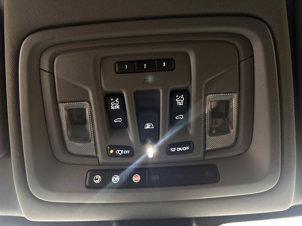 Used 2021 Chevrolet Silverado 1500 LTZ w/ Technology Package AWD/4WD image 28