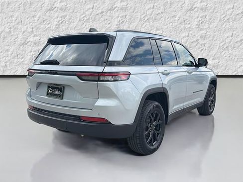 Used 2024 Jeep Grand Cherokee Altitude RWD image 3