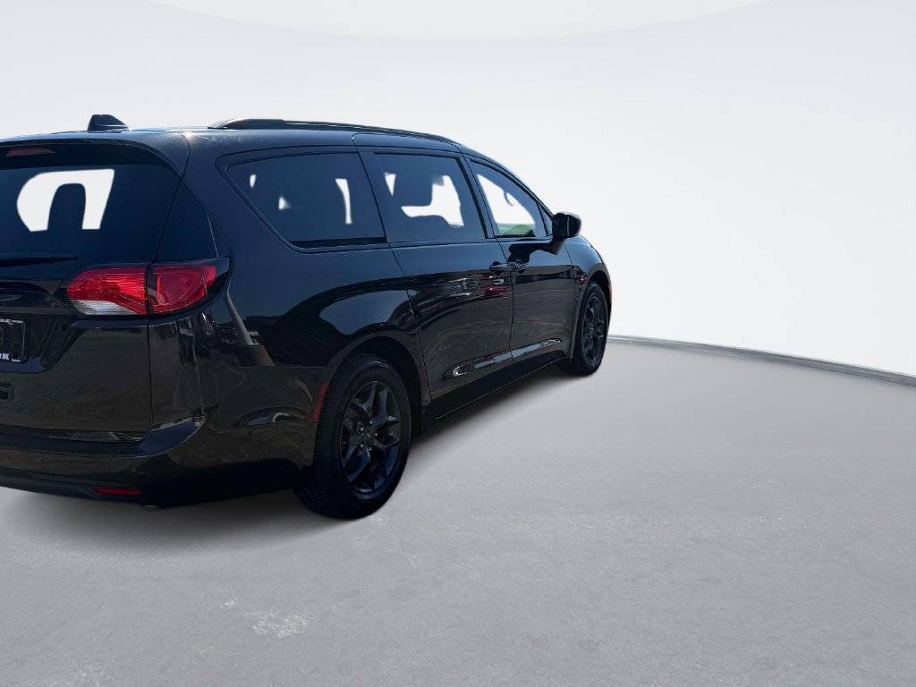 Used 2018 Chrysler Pacifica Touring-L Plus w/ Advanced Safetytec Group FWD image 5