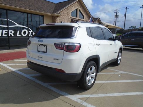 Used 2018 Jeep Compass Latitude w/ Popular Equipment Group FWD image 8