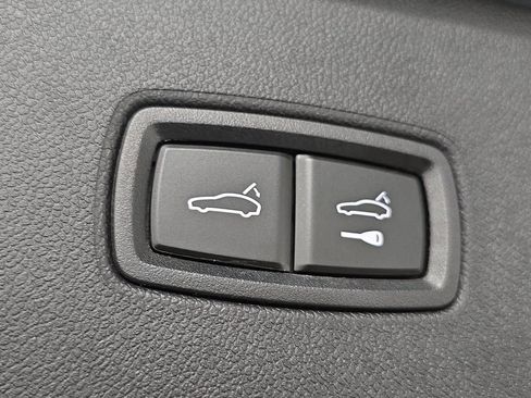 Certified 2024 Porsche Cayenne AWD/4WD image 31