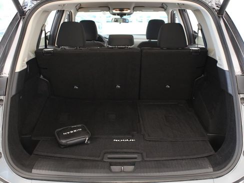 Used 2025 Nissan Rogue SV FWD image 31