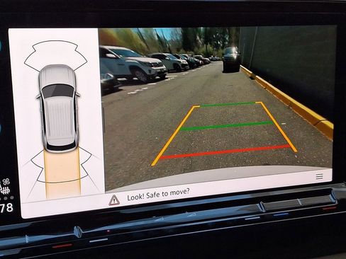 Certified 2025 Volkswagen Atlas Cross Sport SE w/ Panoramic Sunroof Package image 19