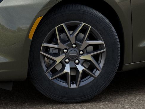 New 2027 Chrysler Pacifica Limited FWD image 4